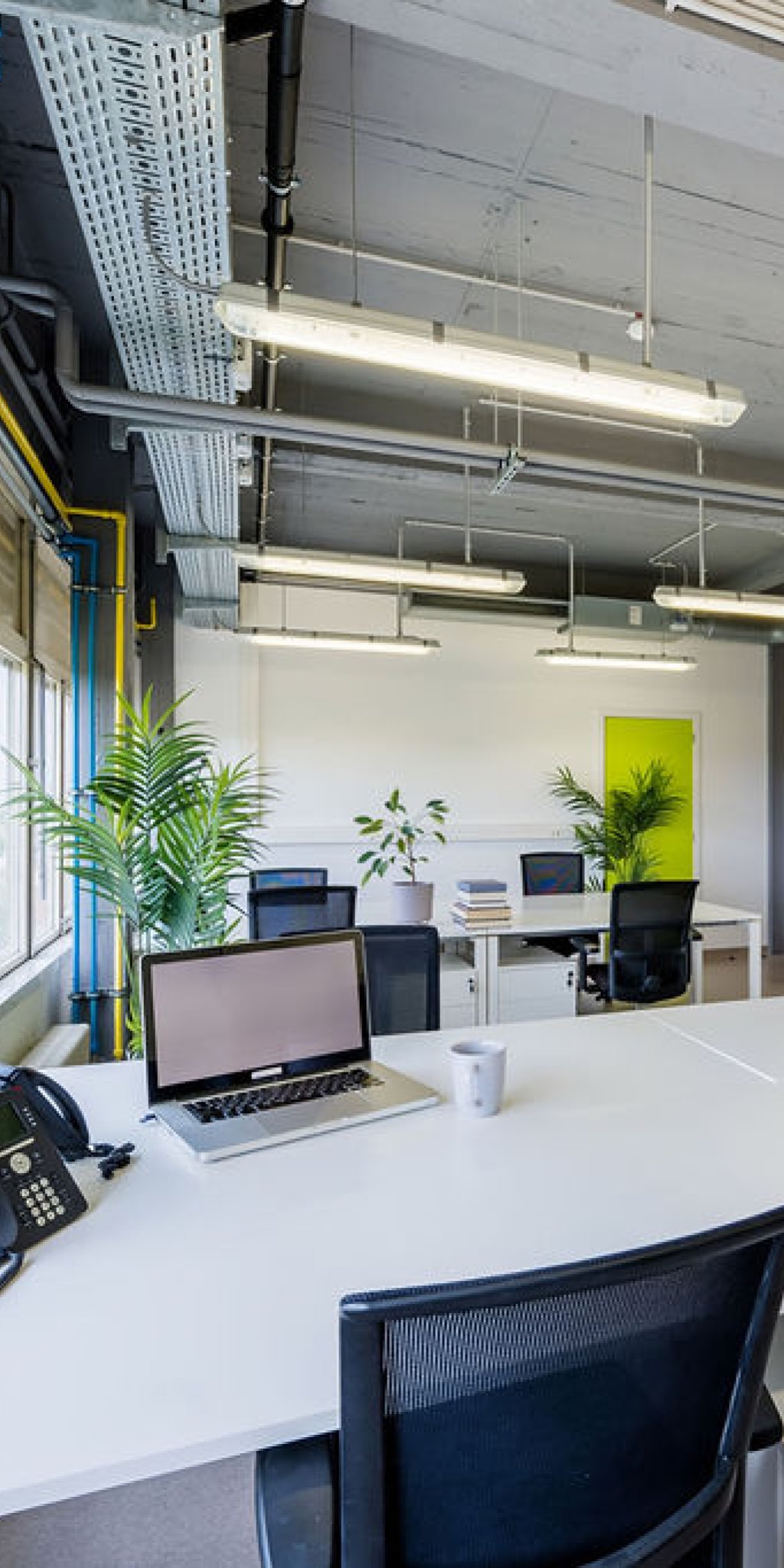 Bureau privatif de 56 m&sup2; au BLSI &agrave; Bruxelles, am&eacute;nag&eacute; avec huit postes de travail